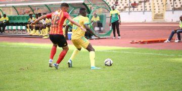 PHOTOS: Super Eagles star trains with Remo stars ahead of new NPFL season