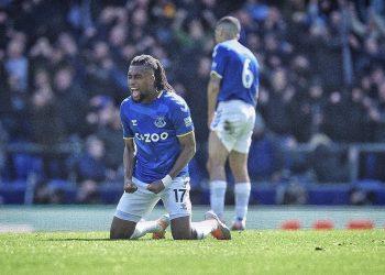 “Back soon”- Alex Iwobi finally reacts following an injury sustained during Everton’s tie against Manchester United