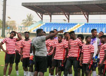 PHOTOS: Super Eagles star trains with Remo stars ahead of new NPFL season