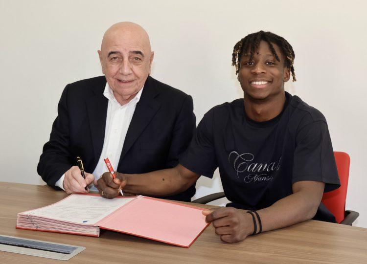 Obafemi Martins congratulates son on first professional contract in Italy