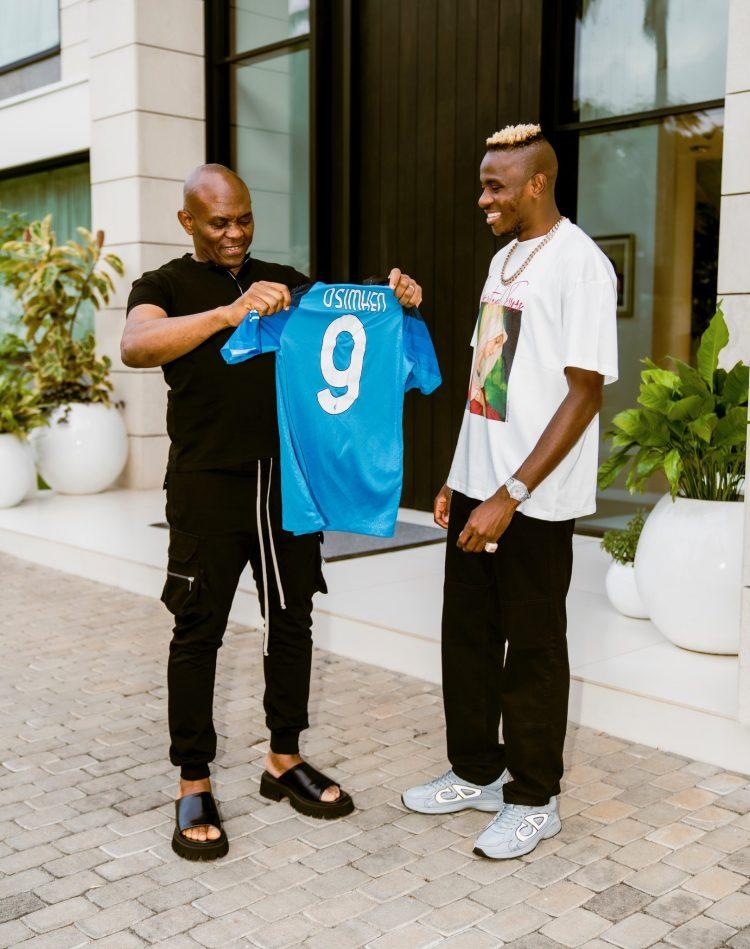 Photo: Victor Osimhen gifts popular Nigerian Business mogul his Napoli jersey