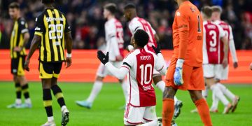 Akpom tows Luis Suarez’s path, nets brace against AEK Athens to keep Ajax in Europe