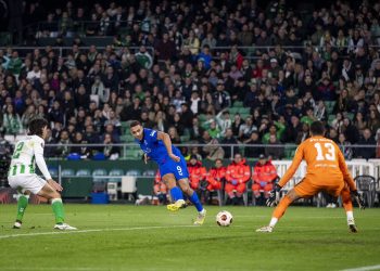 Watch: Real Betis Legend fires a worldie during training