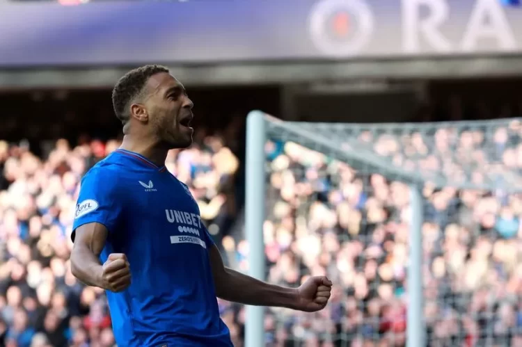 “We have to keep our heads down”- Dessers charges Rangers as title battle with Celtic rages on