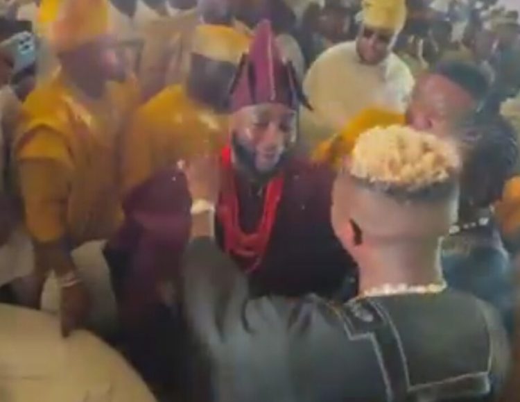 “I am star struck”- Davido confesses after meeting Victor Osimhen at his wedding