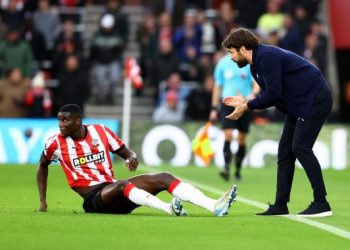 Ex-Premier League referee reveals how single Onuachu action could have stopped Southampton from losing to Leicester City