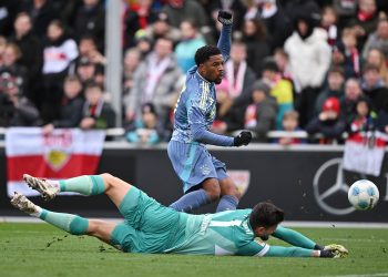 “I told them” – Ajax boss Francesco Farioli reveals reason for Akpom’s reduced game time