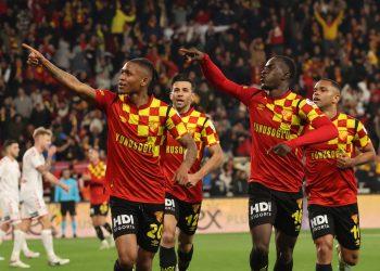 Nigeria’s Dennis joins Osimhen in inspiring Cup heartbreak for ex-Man United bosses Mourinho and Solskjær