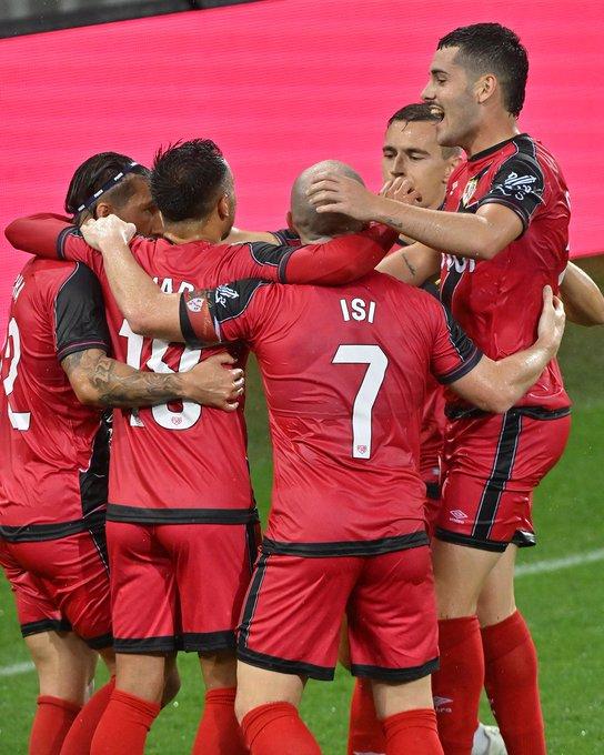 Rayo Vallecano players celebrating a goal