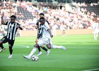 Watch: Nantes welcome back Moses Simon with incredible tribute on his return with Paris FC