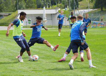 Watch: Nantes welcome back Moses Simon with incredible tribute on his return with Paris FC