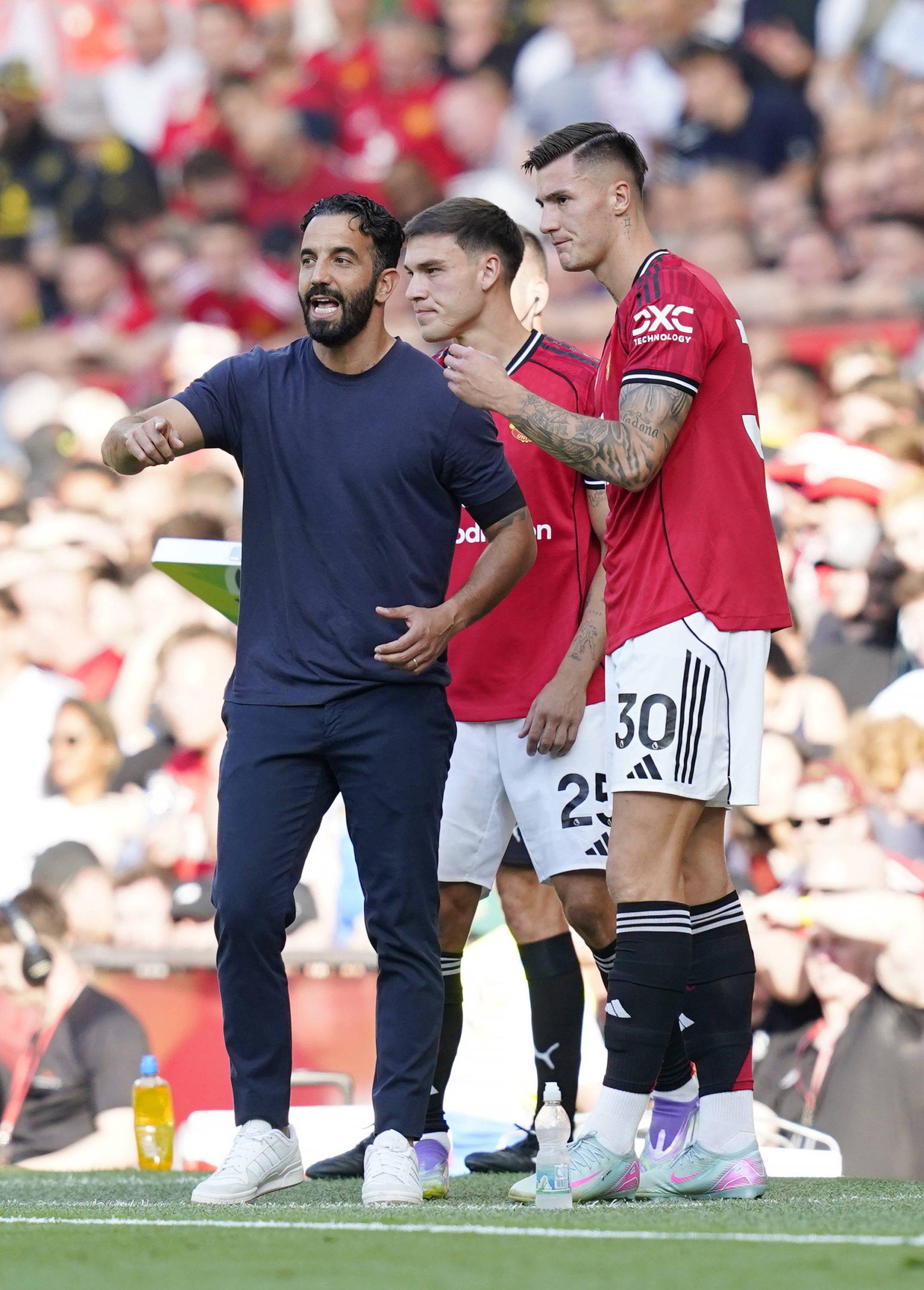 Ruben Amorim manager of Manchester United brings on Manuel Ugarte and Benjamin Sesko