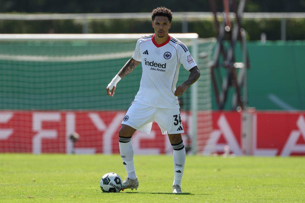 Nnamdi Collins in action for Eintracht Frankfurt
