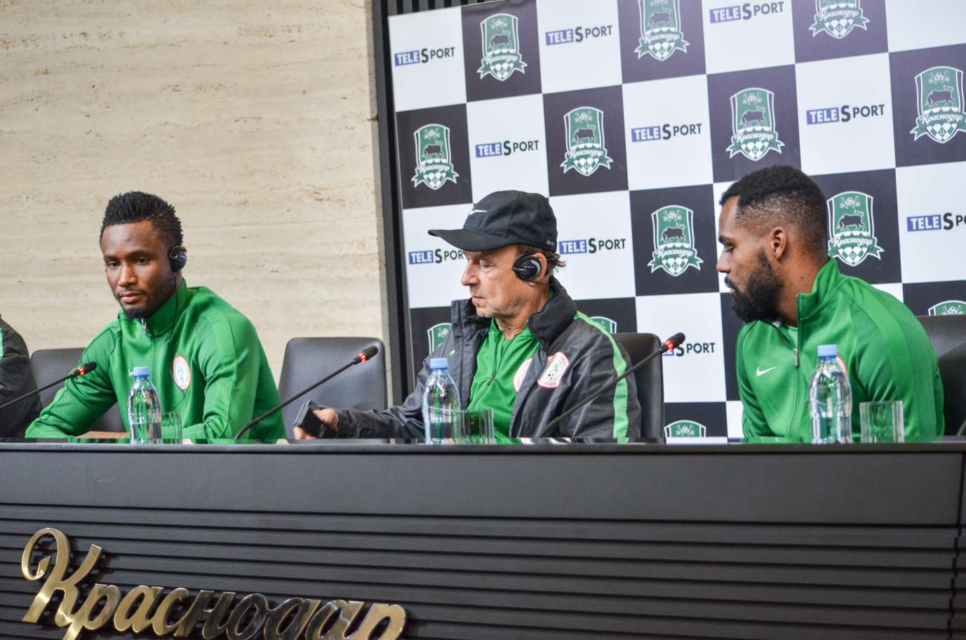 Gernot Rohr with Mikel Obi and Brian Idowu 