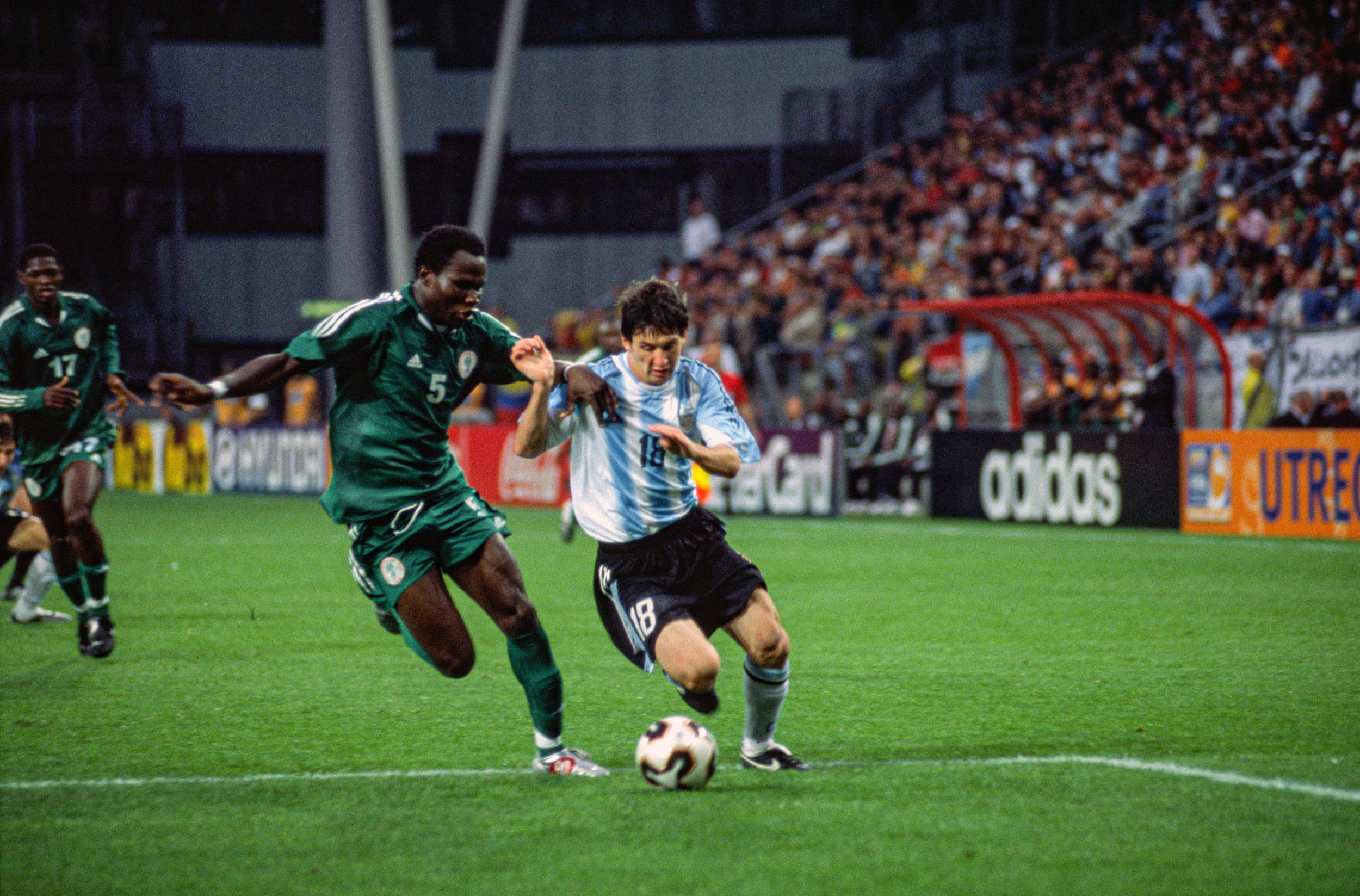2005 FIFA Football Youth World Cup championships Final in De Galgenwaard Stadium  Argentina vs Nigeria. The game ends in a 2-1 victory for the Argentinians. Lionel Messi tries to pass Monday James