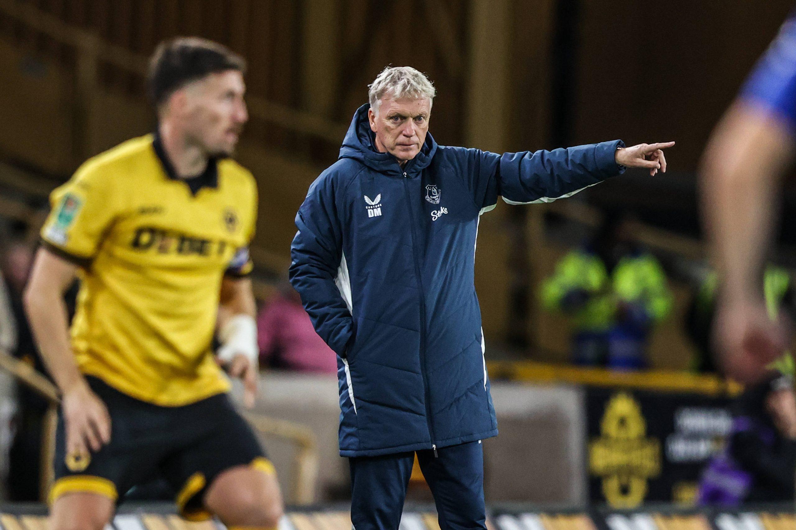 David Moyes manager of Everton gives his team instructions during the Carabao Cup round 3 match Wolverhampton Wanderers vs Everton. Photo by Alfie Cosgrove/News Images