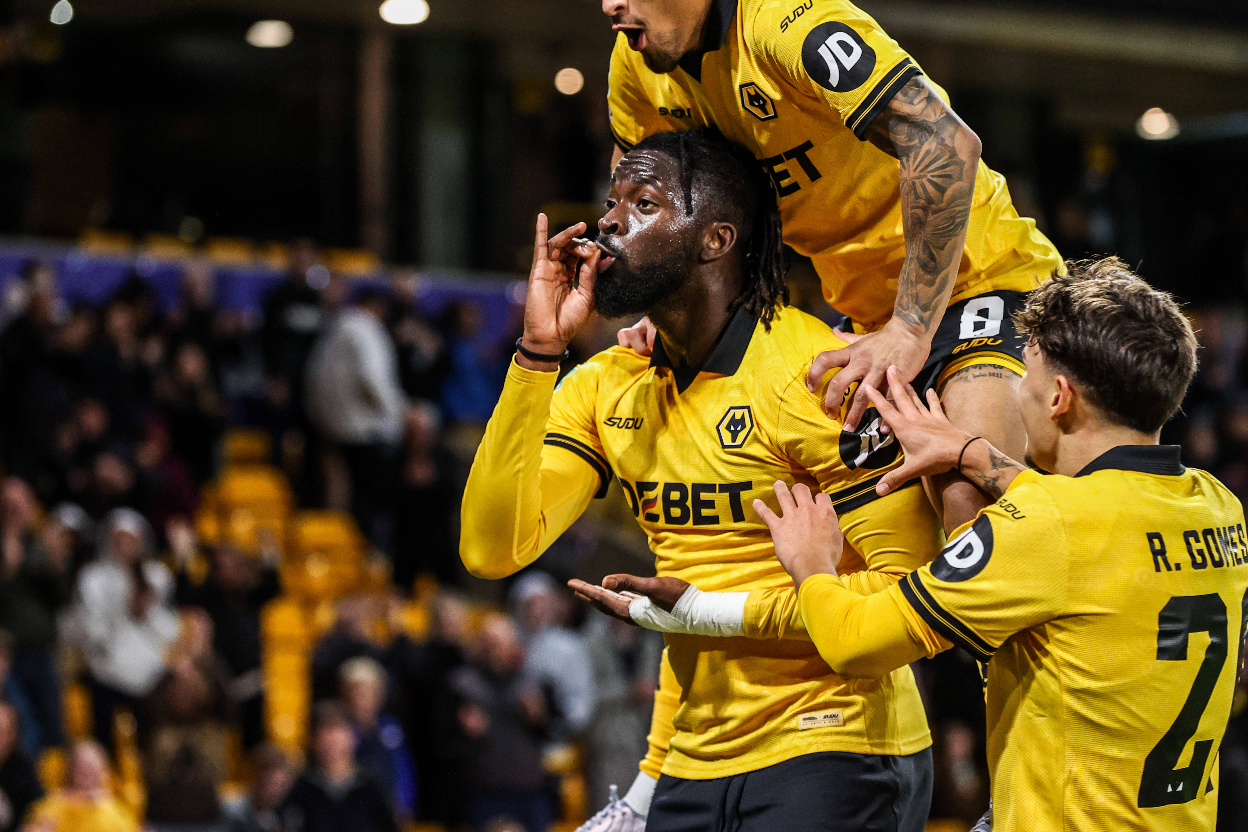 Tolu Arokodare gives Wolves coach Pereira what to think about with goal in 7-goal thriller against Chelsea