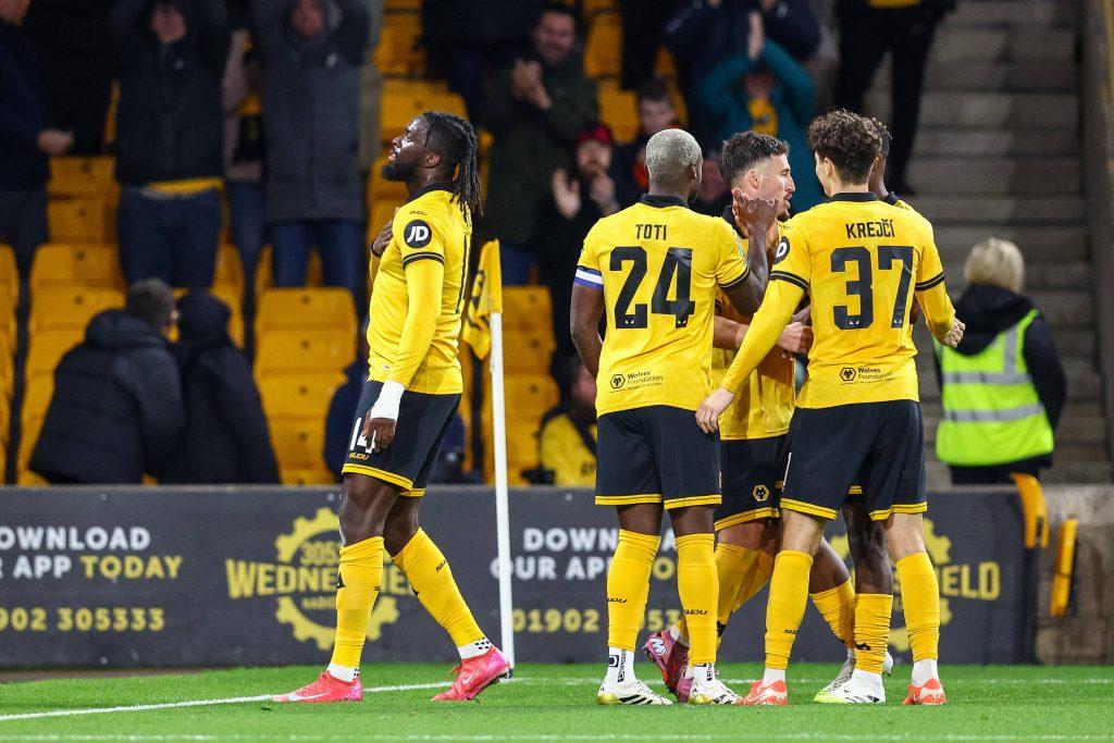 Tolu Arokodare celebrates the goal in front of the fans during the Carabao Cup Third Round match between Wolverhampton Wanderers and Everton 