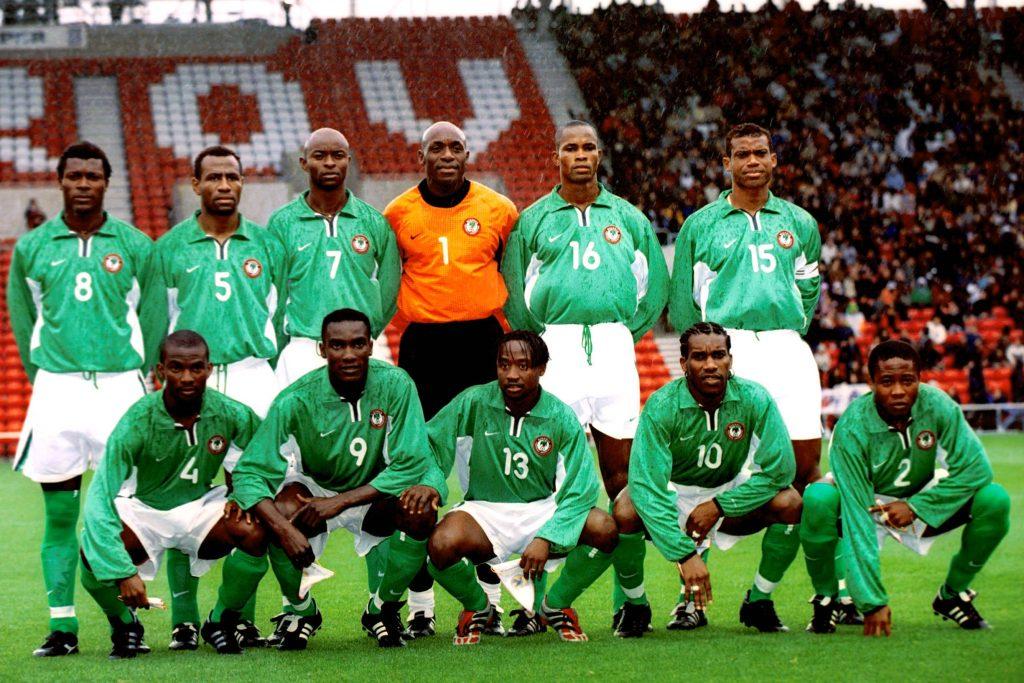 Nigeria's Starting XI: Yakubu Ayigbeni, Isaak Okoronkwo, Finidi George, Torwart Ike Shorunmu, Eric Ejiofor, Sunday Oliseh; Pascal Ojigwe, Victor Agali, Tijani Babangida, Augustine Okocha und Udeze Ifeanyi; Isaac, Erik, Viktor, Okocha Jay-Jay