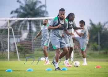 “I got a knock” – Nigeria’s MVD provides fitness update as Lookman swells Super Eagles camp to 14