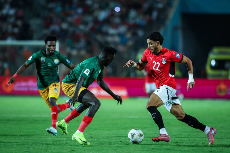 Egypt v Ethiopia - World Cup Qualifiers Omar Marmoush of Egypt battles for possession with Ramkel James and Suleman Hamid of Ethiopia during the FIFA World Cup, WM, Weltmeisterschaft, Fussball African qualifiers Match Group A between Egypt and Ethiopia at Cairo International Stadium in Cairo, Egypt, on September 5, 2025. Cairo Egypt PUBLICATIONxNOTxINxFRA Copyright: xAymanxArefx originalFilename:aref-notitle250905_npzTa.jpg