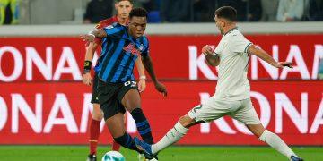 Photo: Ex-Chelsea boys－Ola Aina links up with Abraham and Tomori