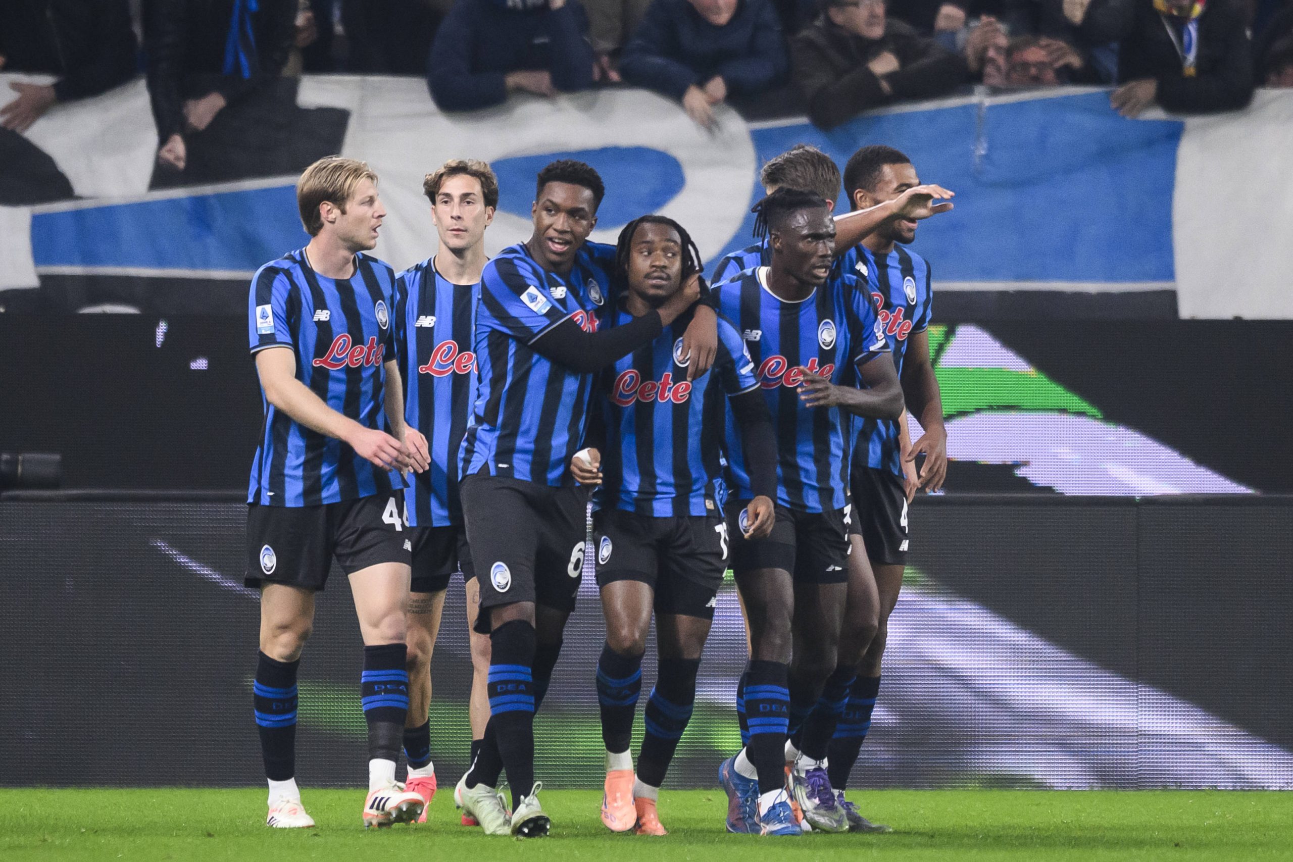 Ademola Lookman celebrates with teammates after scoring a goal during the Serie A football match between Atalanta BC and AC Milan