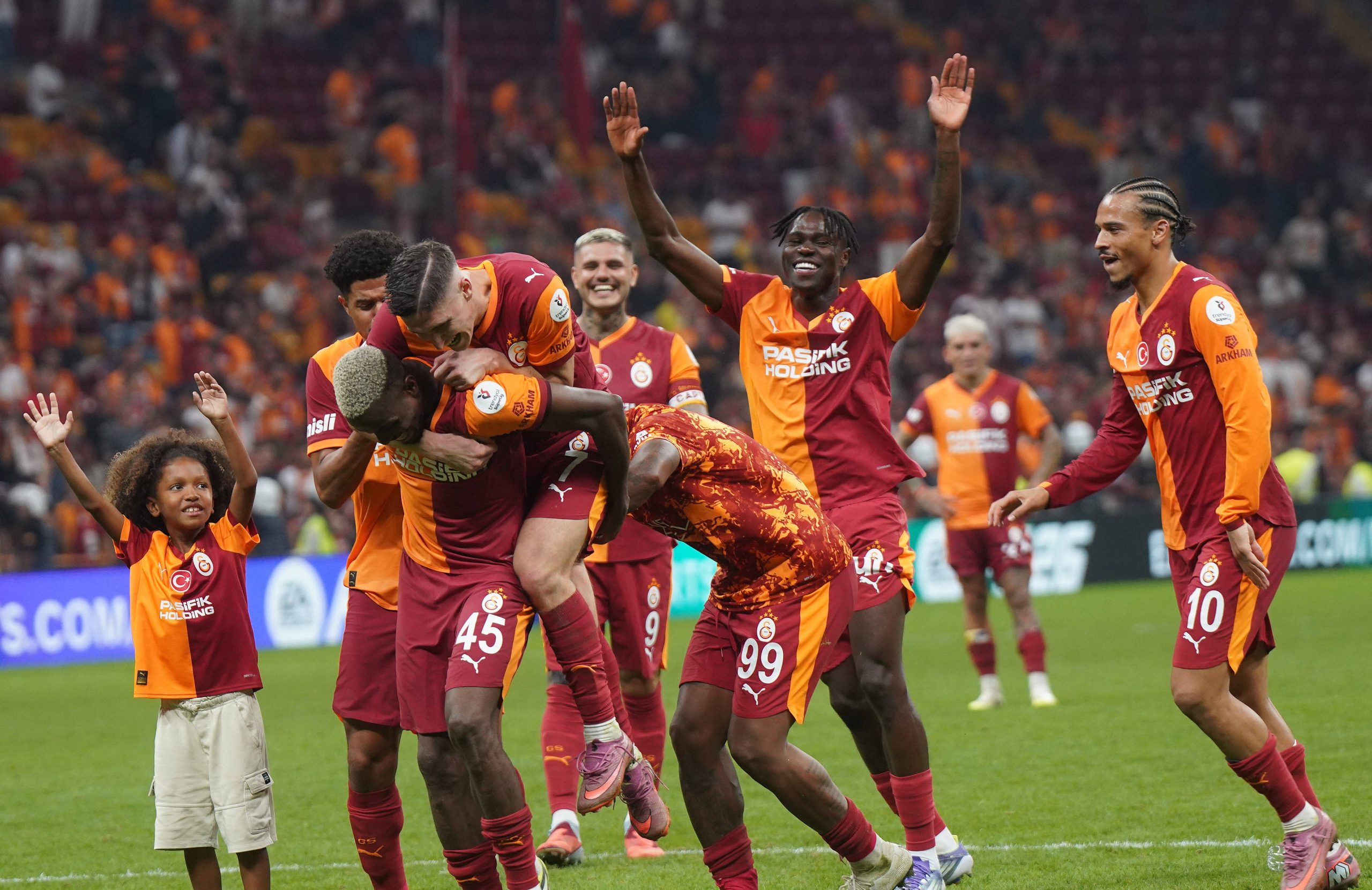 Victor Osimhen, Roland Sallai, Mario Lemina , Leroy Sane and Wilfried Singo celebrates victory with fans after the Turkish Super League match between Galatasaray SK and Caykur Rizespor