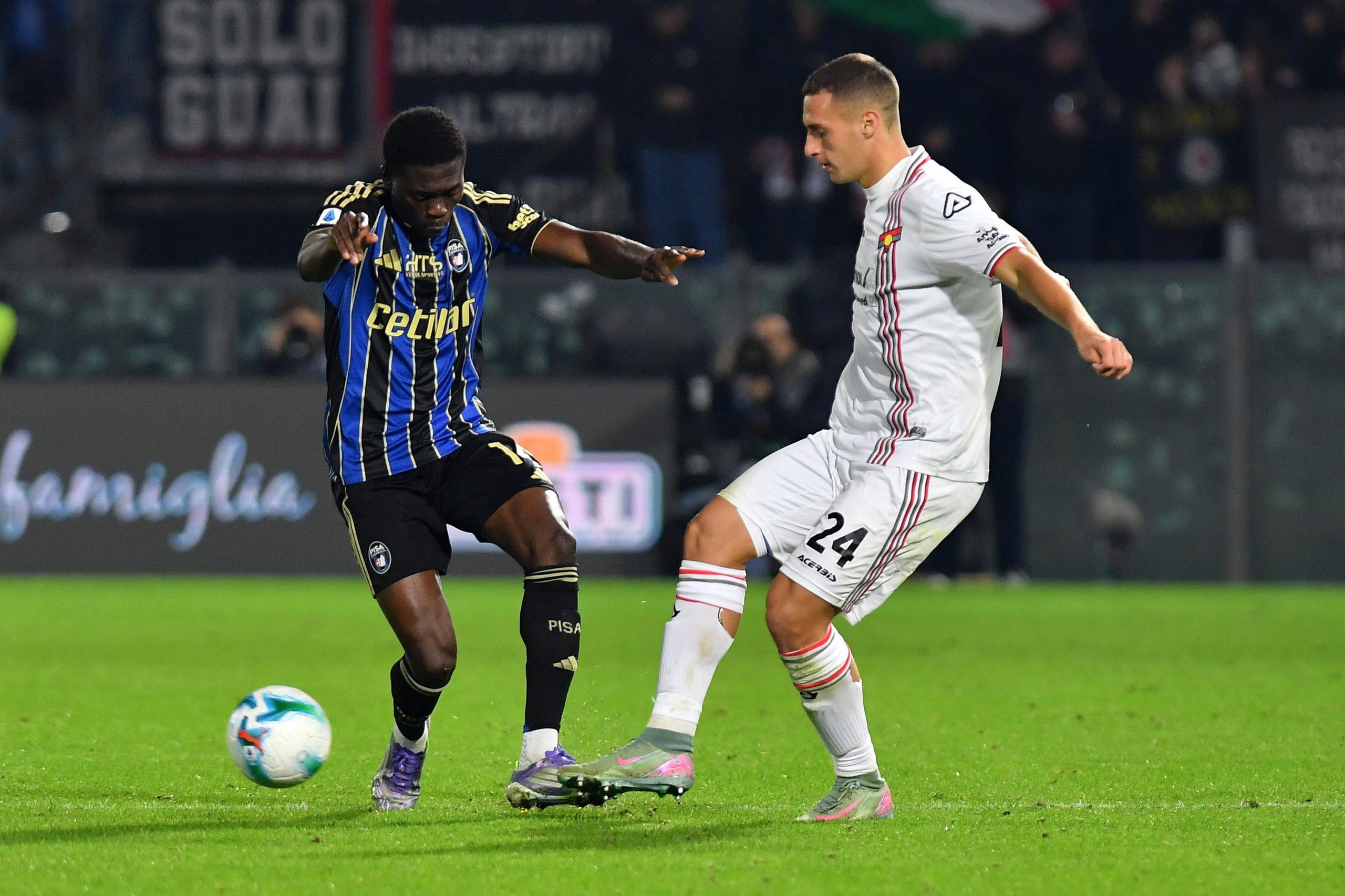 Filippo Terracciano thwarted by Ebenezer Akinsanmiro during Pisa SC vs US Cremonese, Italian Serie A match