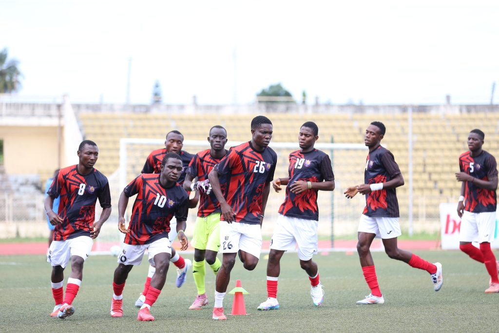 Samuel Asogbon warming up ahead of the clash against Sporting Lagos
