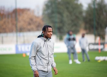 “He is killing me” – Samuel Chukwueze “berates” Calvin Bassey in Super Eagles camp over Fulham incident － Watch video