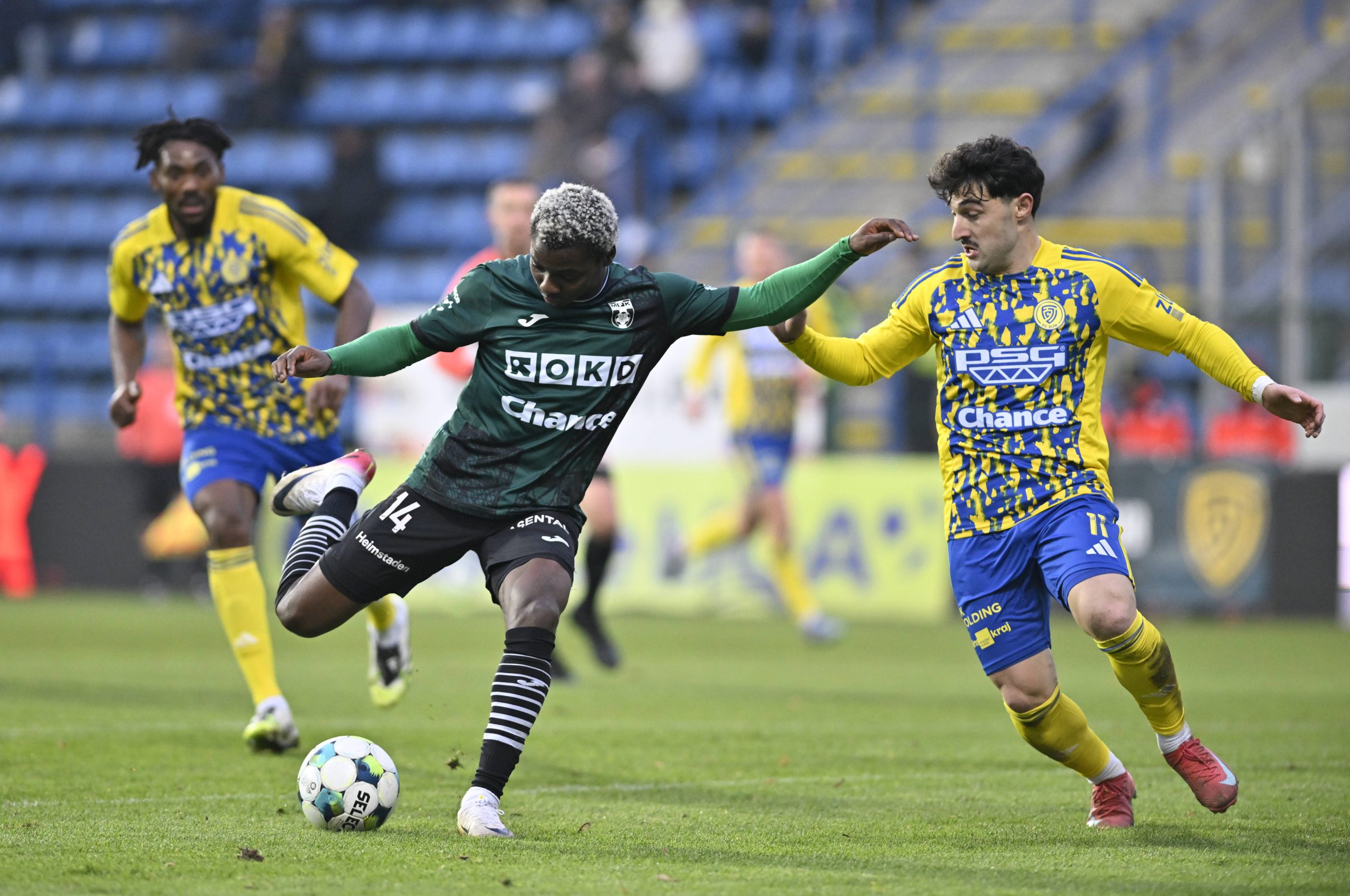 Emmanuel Ayaosi in action for MFK Karvina