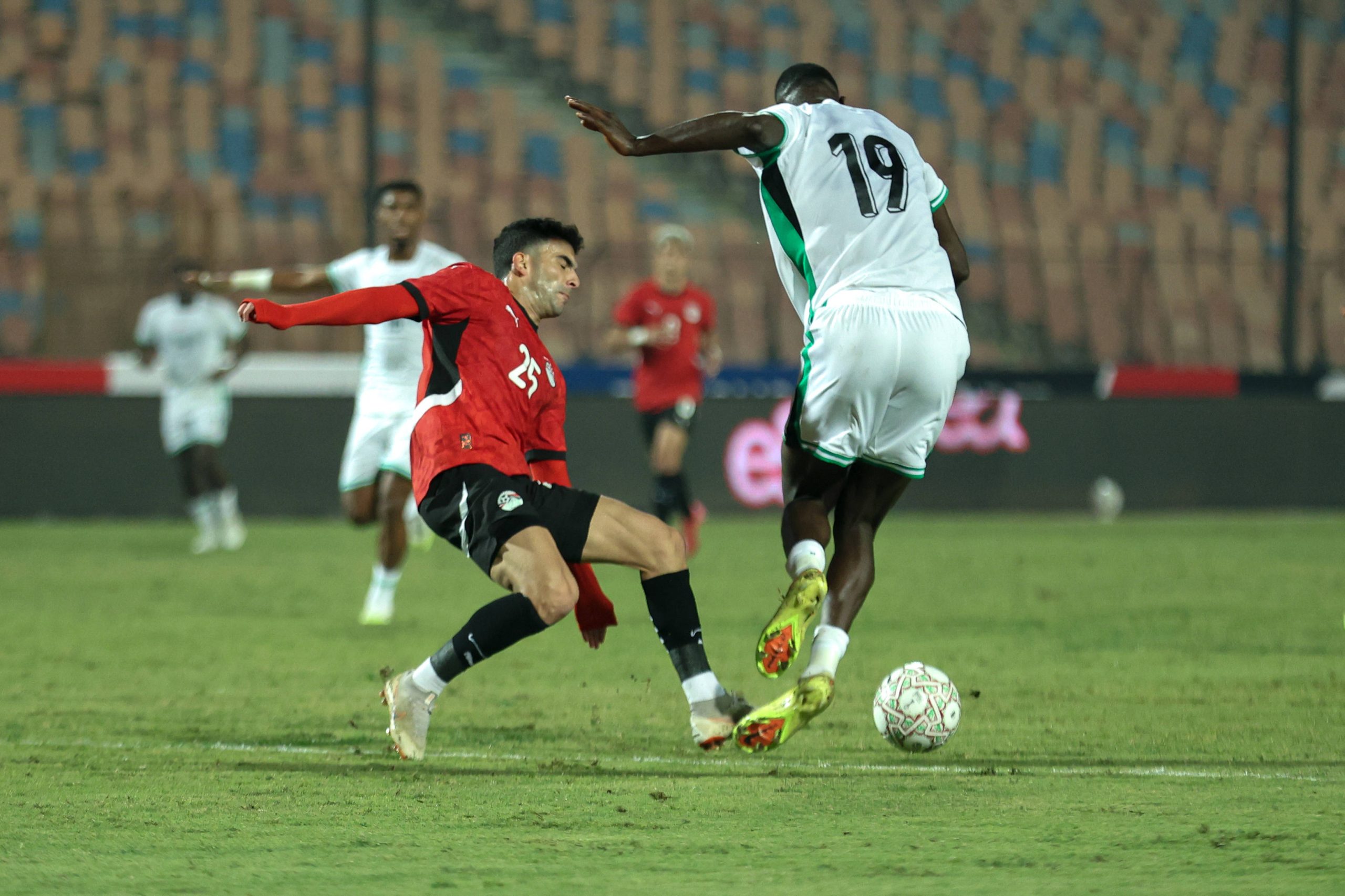 Egypt s Ahmed Zizo is in action with a Nigeria player 