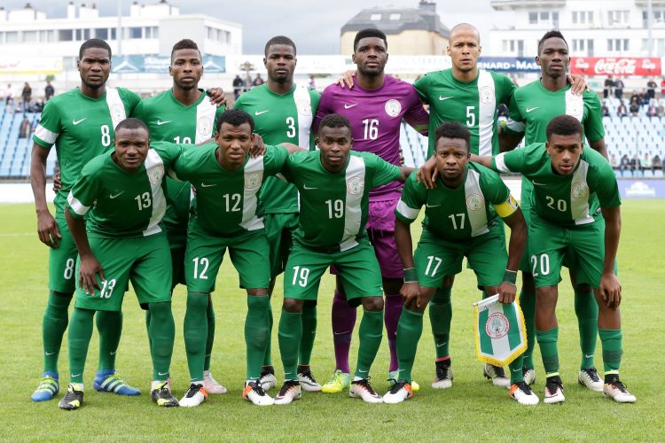  Brown Ideye (Nigeria - 8) - Kelechi Iheanacho (Nigeria - 10) - Elderson Echidjile, Elderson Echiejile (Nigeria - 3) - Daniel Akpeyi (Nigeria - 16) - William Troost-Ekong (Nigeria - 5) - Kenneth Omeruo (Nigeria - 4) vorne vlnr: Aminu Umar (Nigeria - 13) - Abdullahi Shehu (Nigeria - 12) - Musa Muhammed (Nigeria - 19) - Ogenyi Onazi (Nigeria - 17) - Alex Iwobi (Nigeria - 20) 