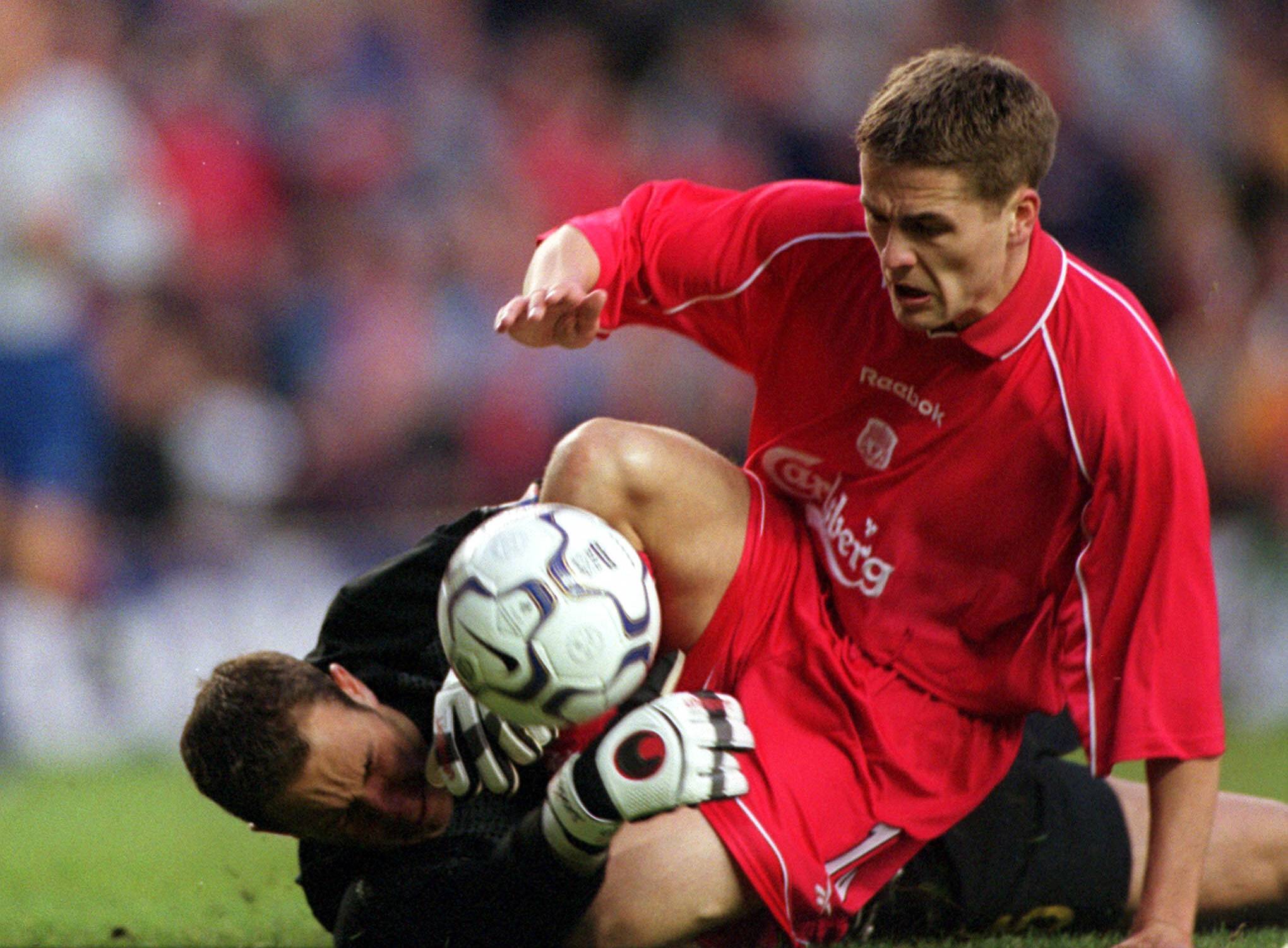 Liverpool forward Michael Owen and FC Barcelona's Jose Manuel Reina 