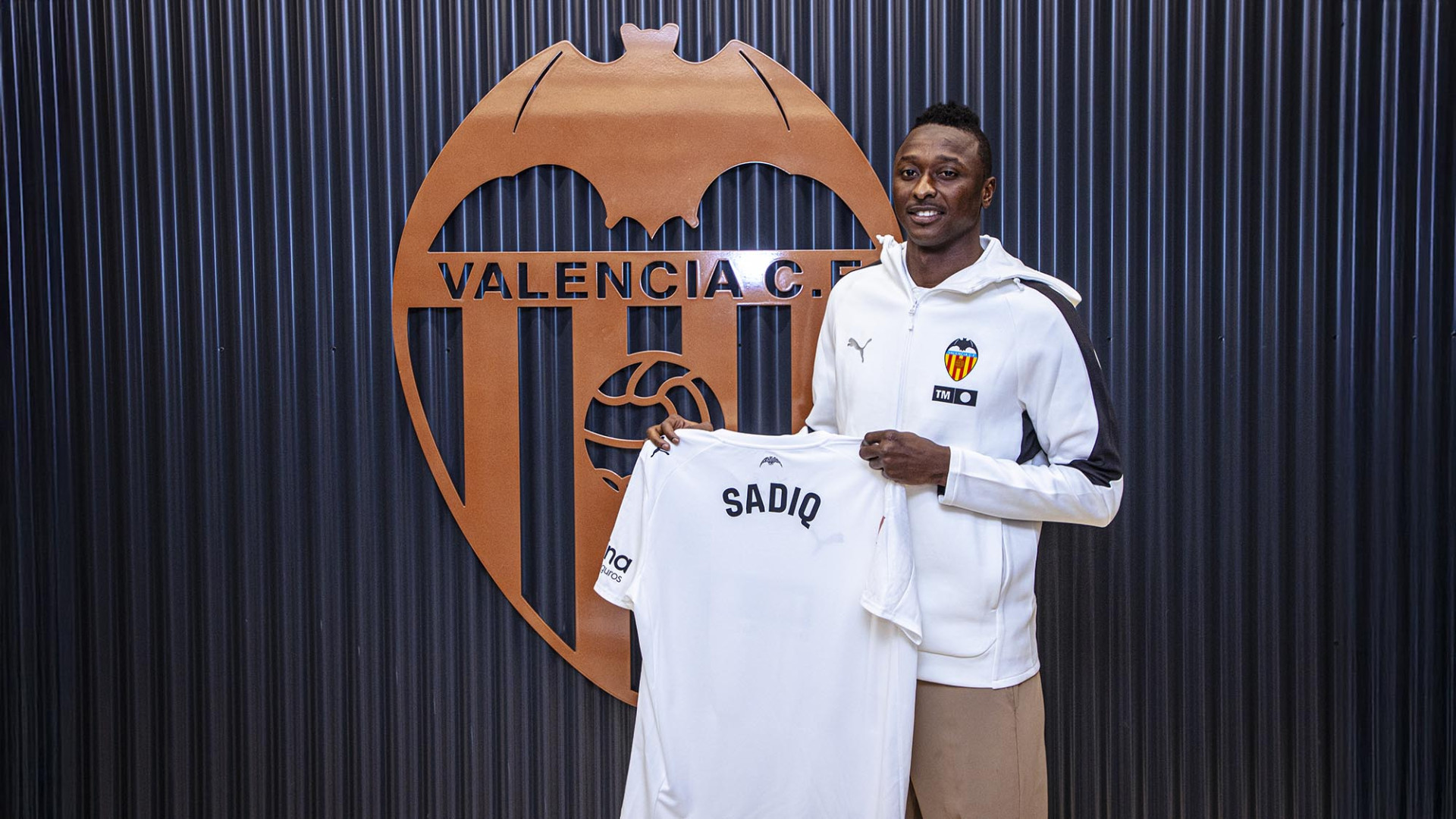 Sadiq Umar joins Valencia. (Photo credit: club web)