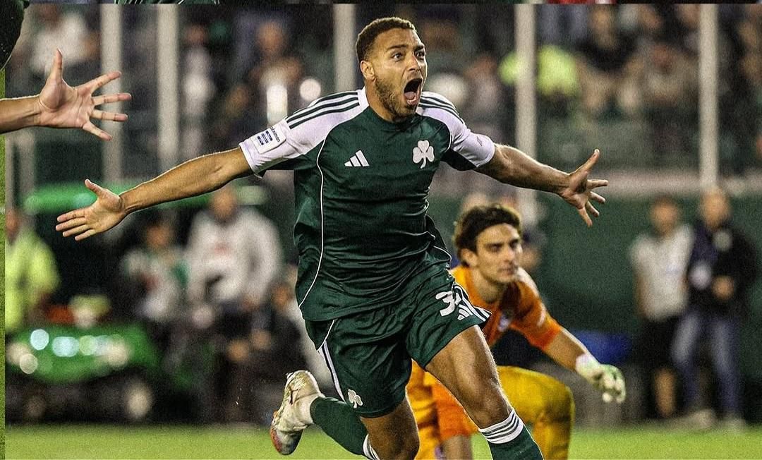 Cyriel Dessers celebrating goal for Panathinaikos against Olympiakos
