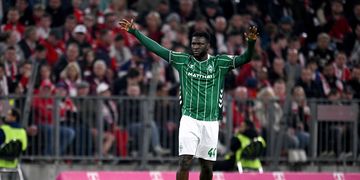 “Shows his worth” – Former Werder Bremen striker backs Lawal’s Viktoria Plzeň move