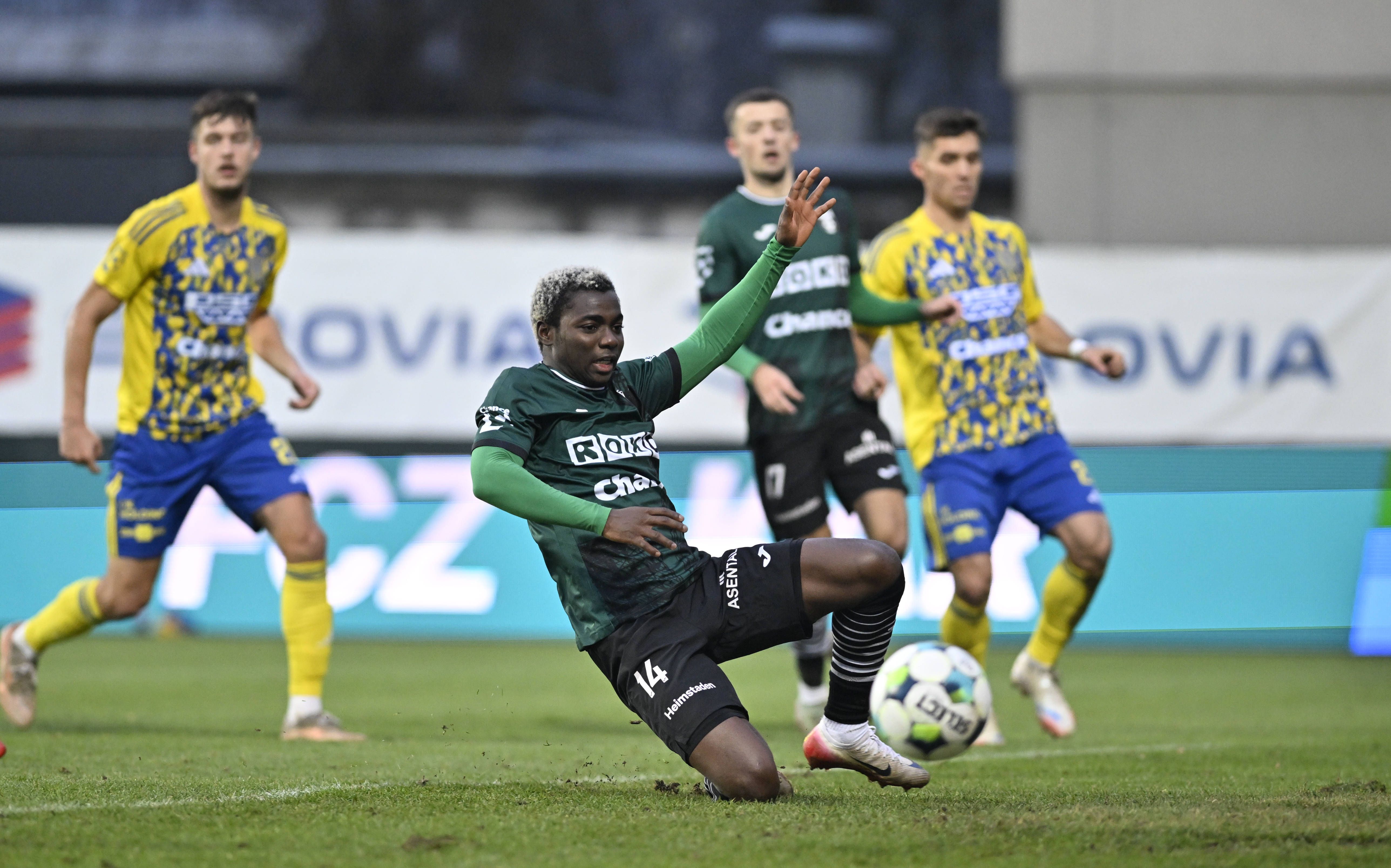 Karvina's Emmanuel Ayaosi 