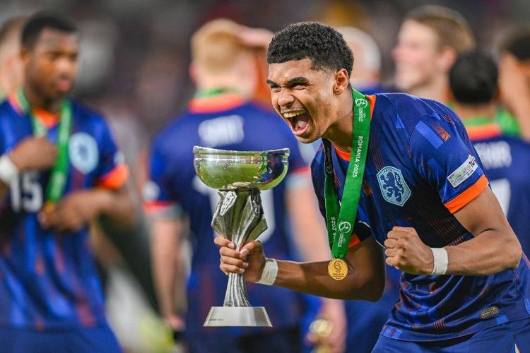 “I am Igbo” – Super Eagles on alert as Dutch defender leaves Ajax and opens door to Nigeria