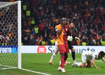 “I hope he doesn’t end up in Saudi” – Former Liverpool striker wants Osimhen to make Premier League move