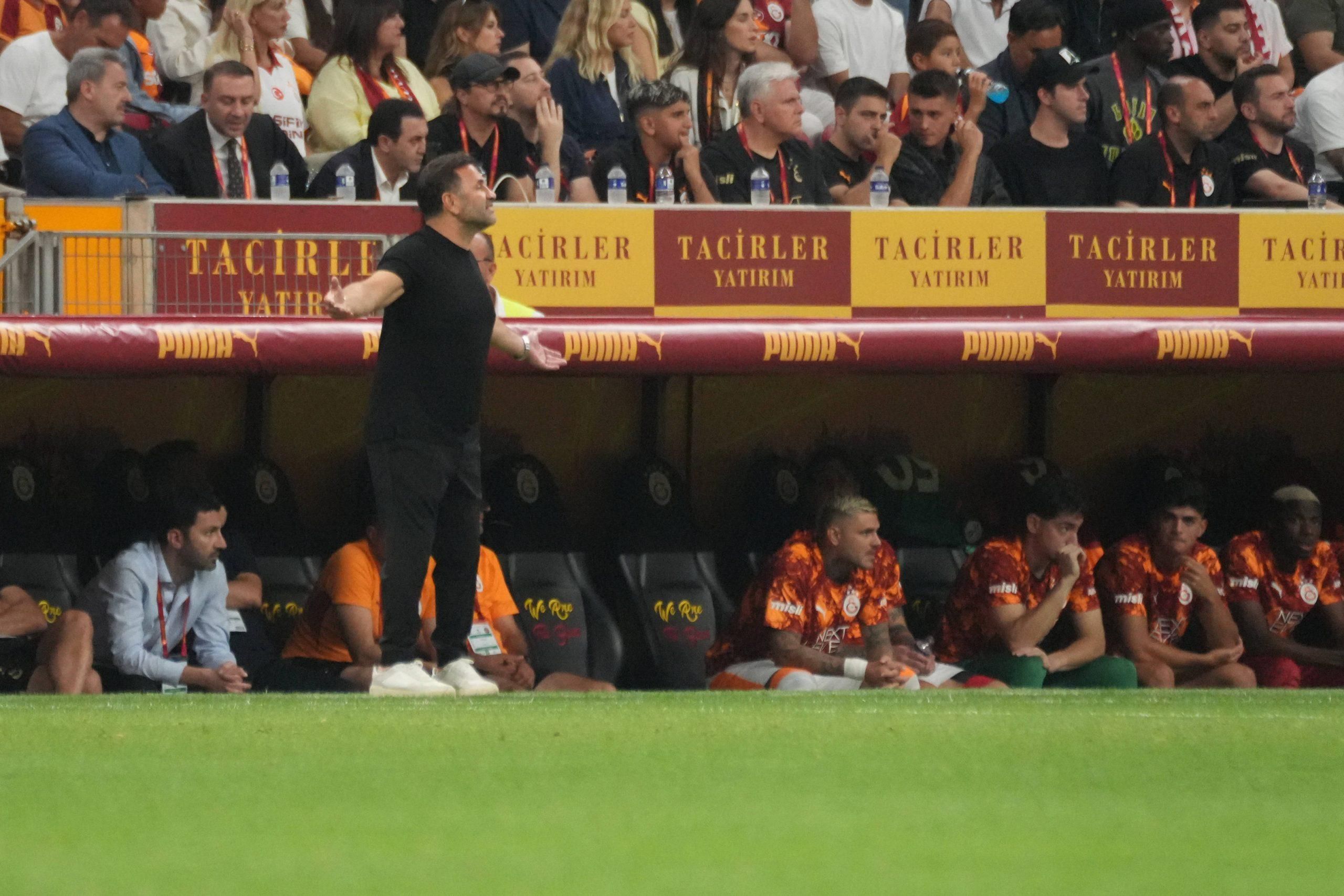 Coach Okan Buruk of Galatasaray during the Turkish Trendyol Super League match between Galatasaray and Fatih Karagümrük