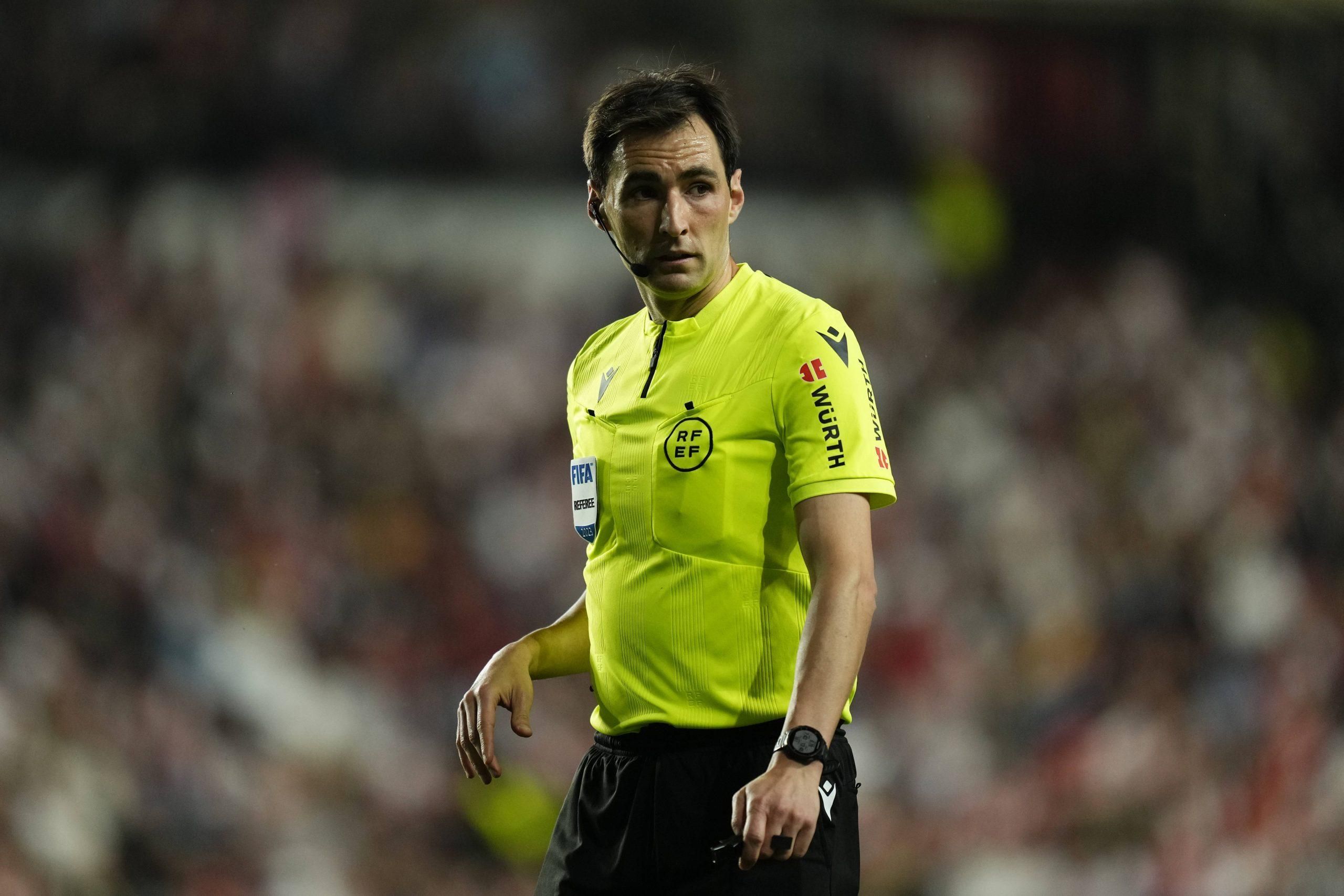 Referee Ricardo De Burgos Bengoetxea