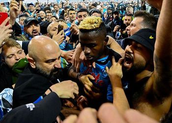 Martins donates reading materials to Chinese students