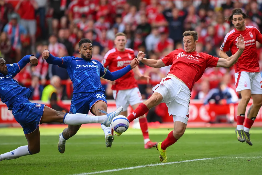 Nottingham Forest FC v Chelsea FC - Chris Wood competes for the ball with Tosin Adarabioyo and Reece James