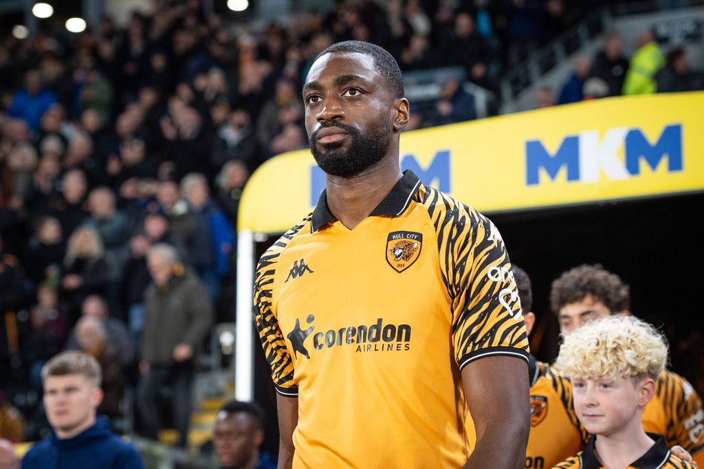 Semi Ajayi heads on to the pitch ahead of the Sky Bet Championship match between Hull City and Leicester City at the MKM Stadium