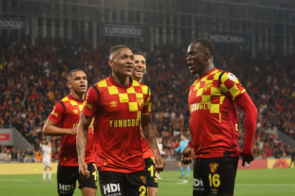Novatus Miroshi celebrates after scoring with Anthony Dennis in the Super Lig