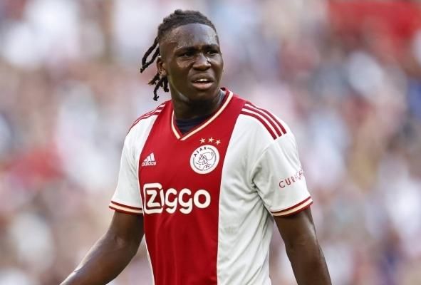 Transfer: Fulham reach agreement with Ajax for Bassey
