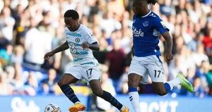 Iwobi is dogged but Jorginho’s kick seals victory for Sterling Chelsea