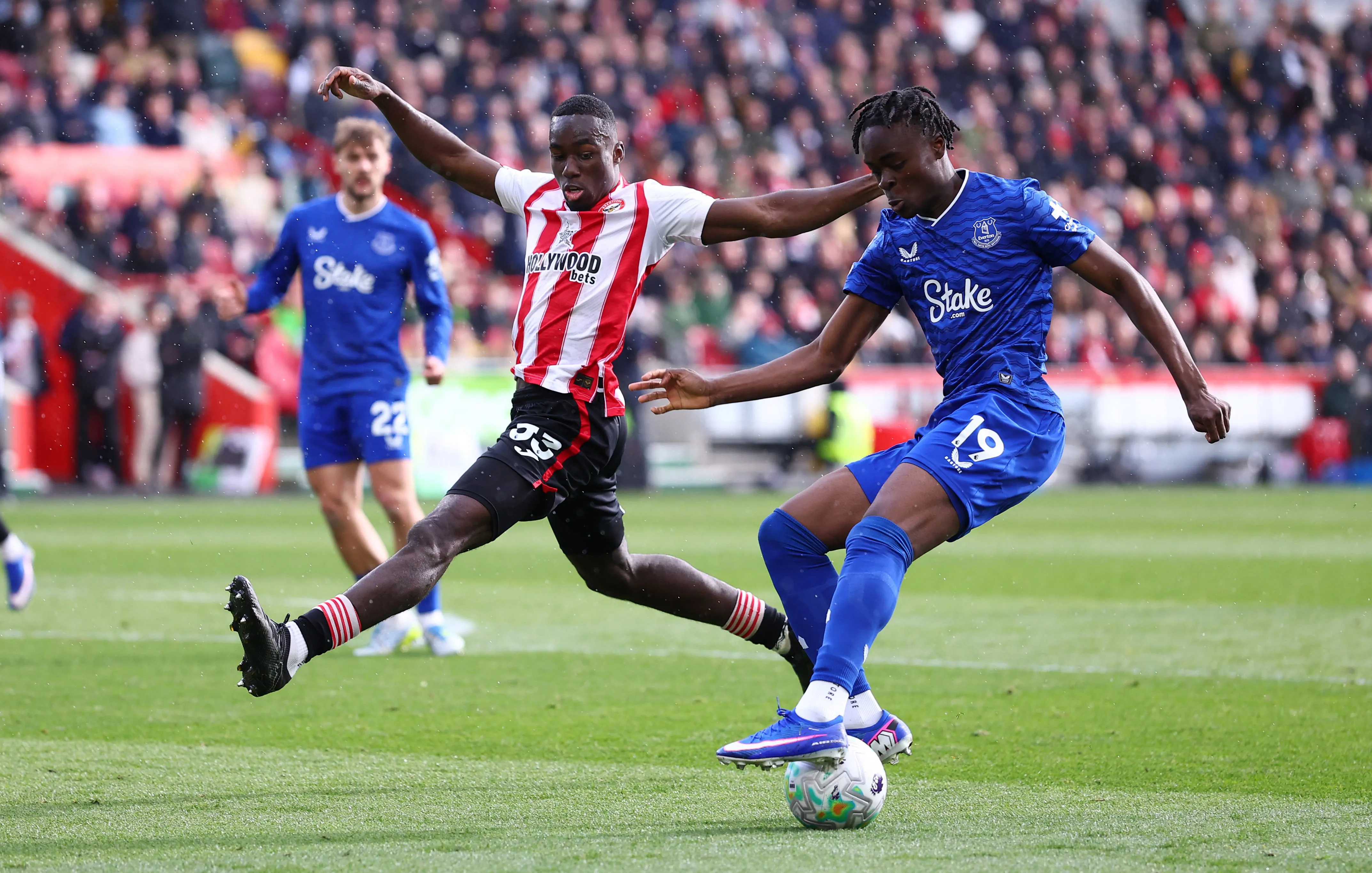 Brentford defender Michael Kayode and Everton winger Tyrique George 